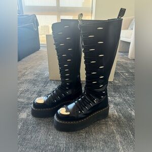 DR MARTENS 1B60 MAX LACE UP KNEE HIGH PLATFORM BOOTS- Never Worn